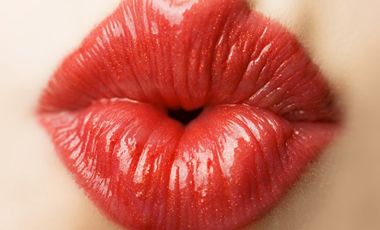 Beso Labios dia internacional del beso min - MaJu Studios » Modelos WebCam Manizales