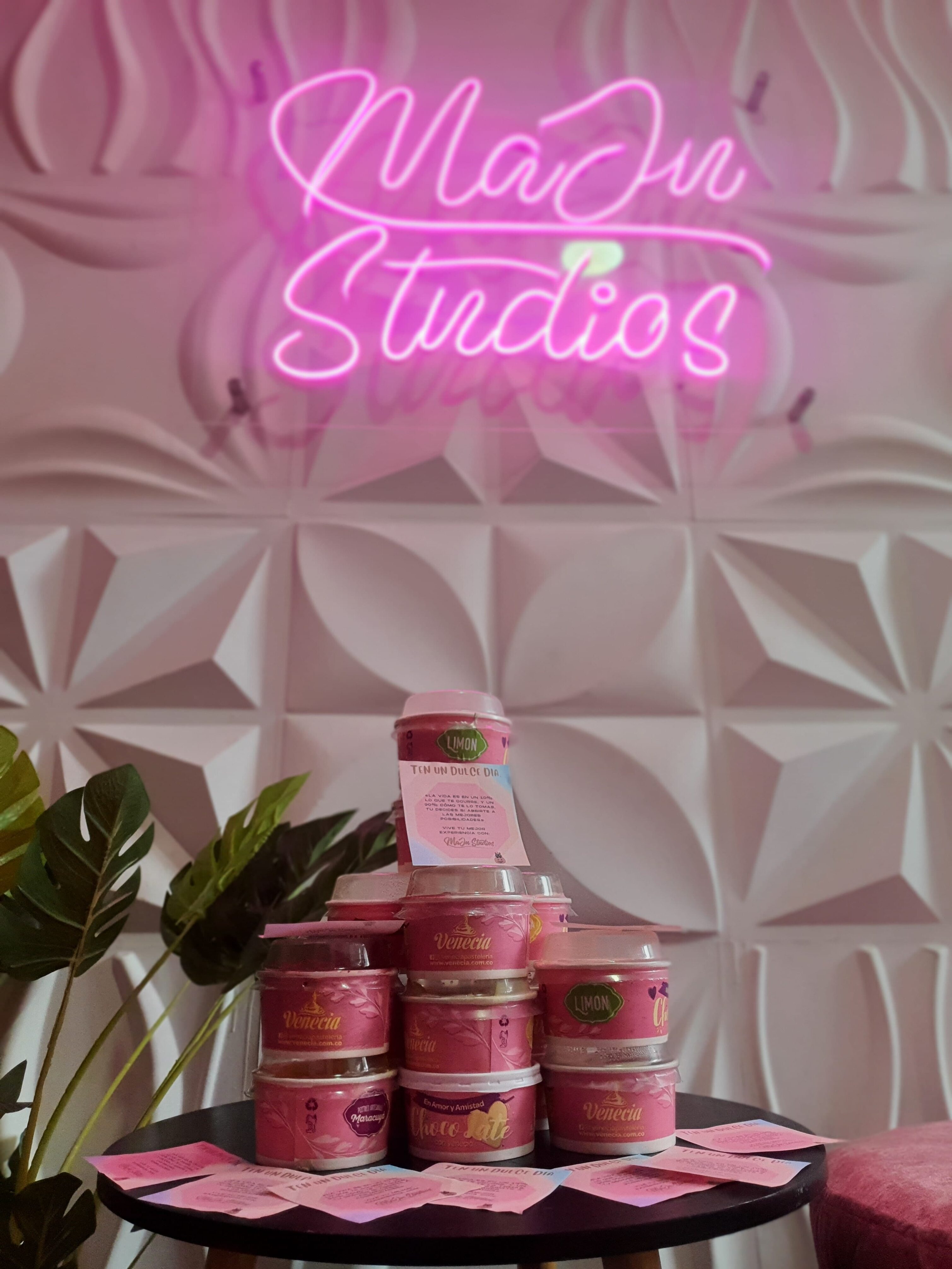 Disfruta de Detalles especiales en MaJu Studios - Consintiendo Modelos